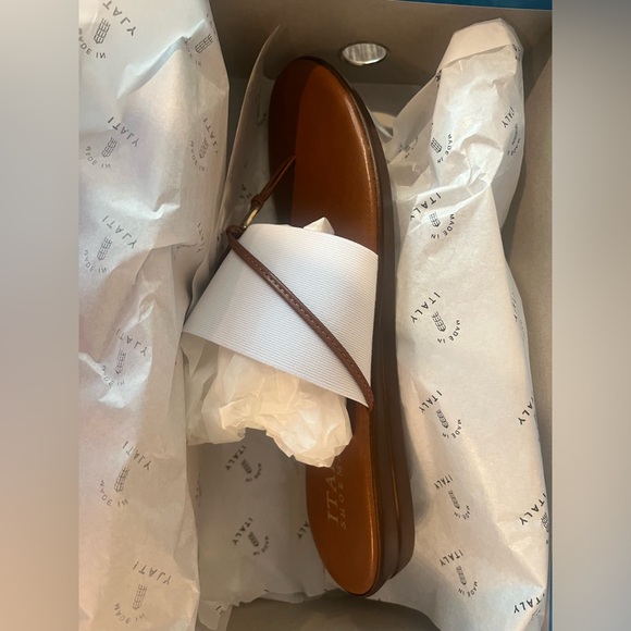 Italian Shoemakers Caro Sandal
Size 8 1/2 - Picture 2 of 3